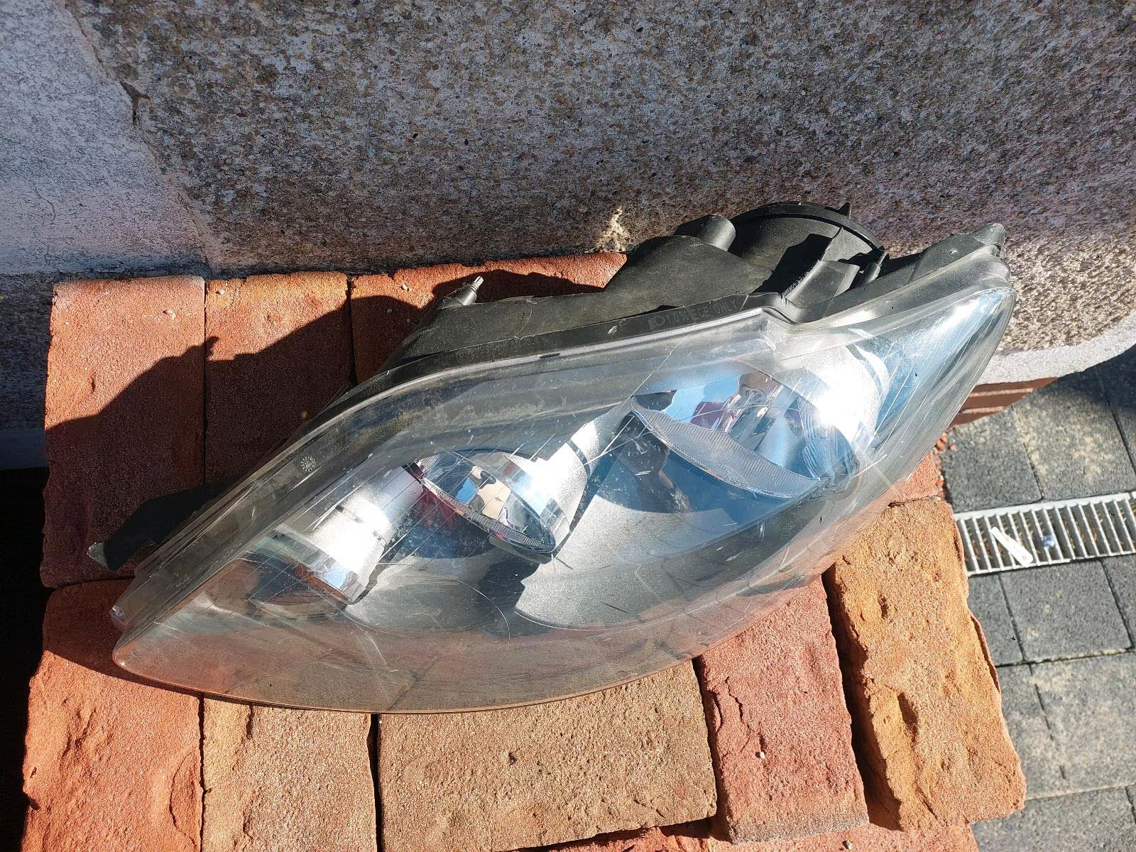 Golf plus left headlight