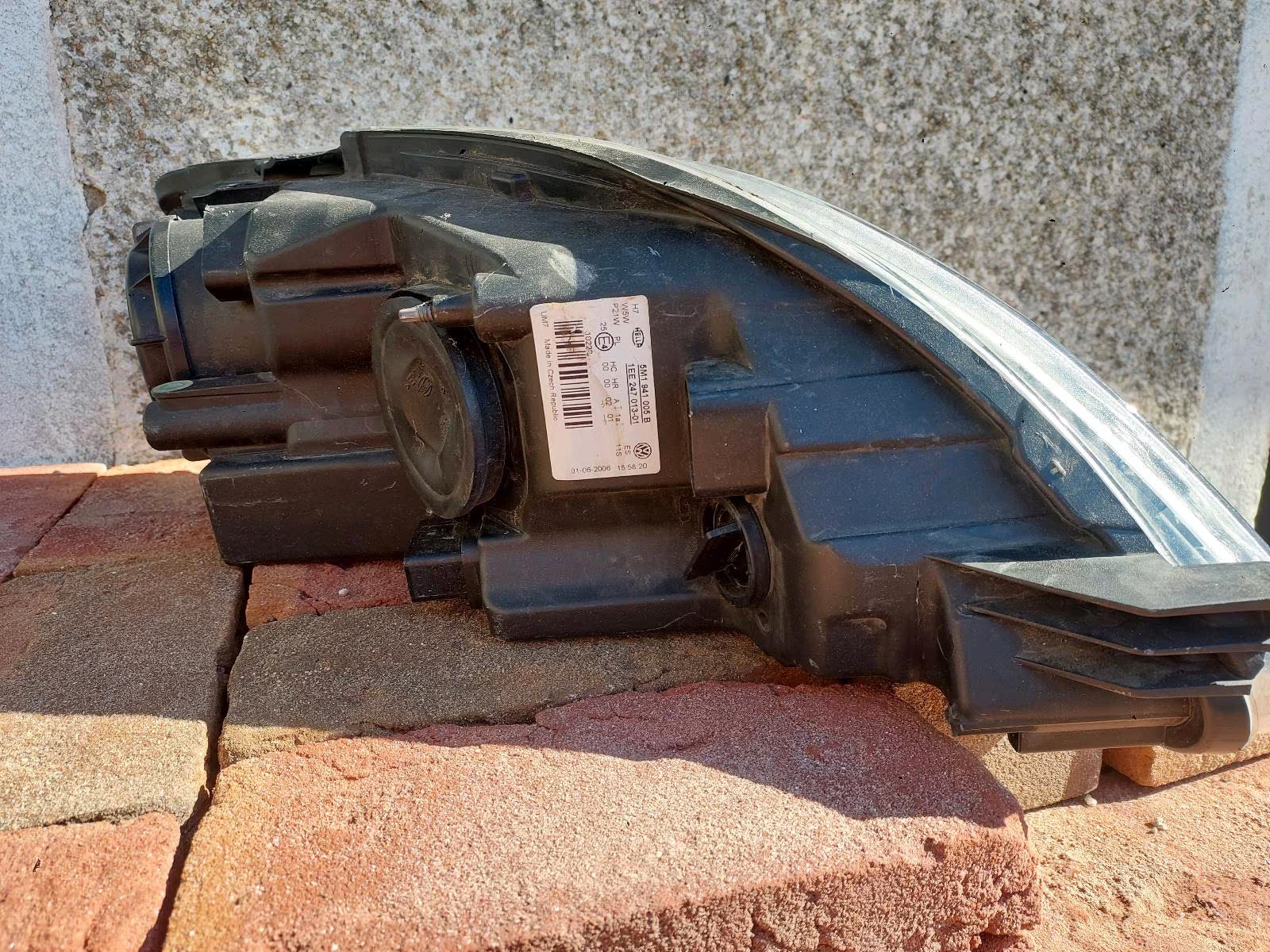 Golf plus left headlight